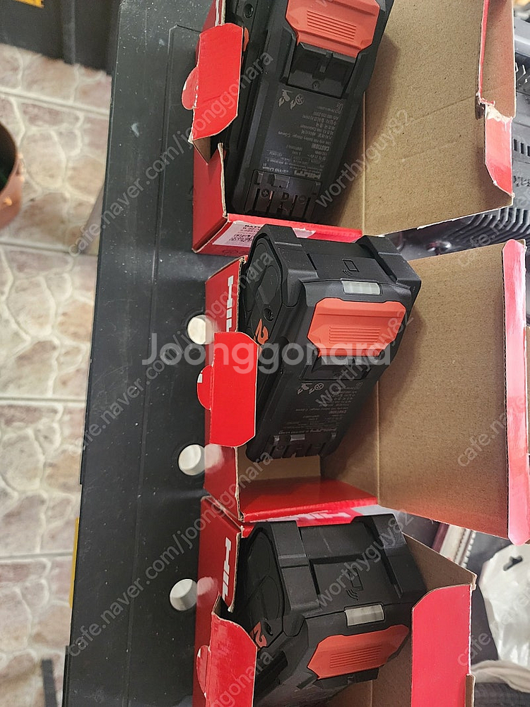 힐티뉴런배터리 B22-110 새것 팝니다.--1