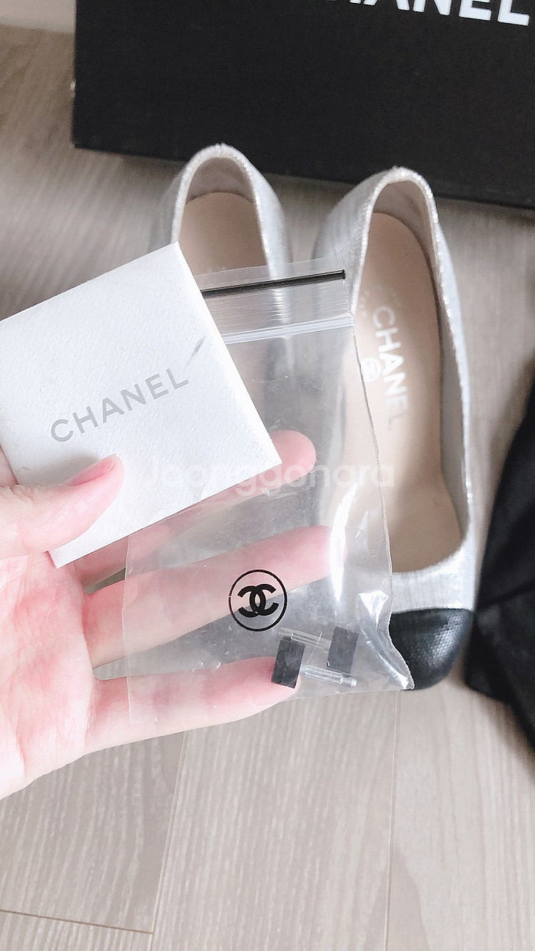 샤넬 투톤 실버 블랙 cc로고 펌프스 힐 35 (220--4