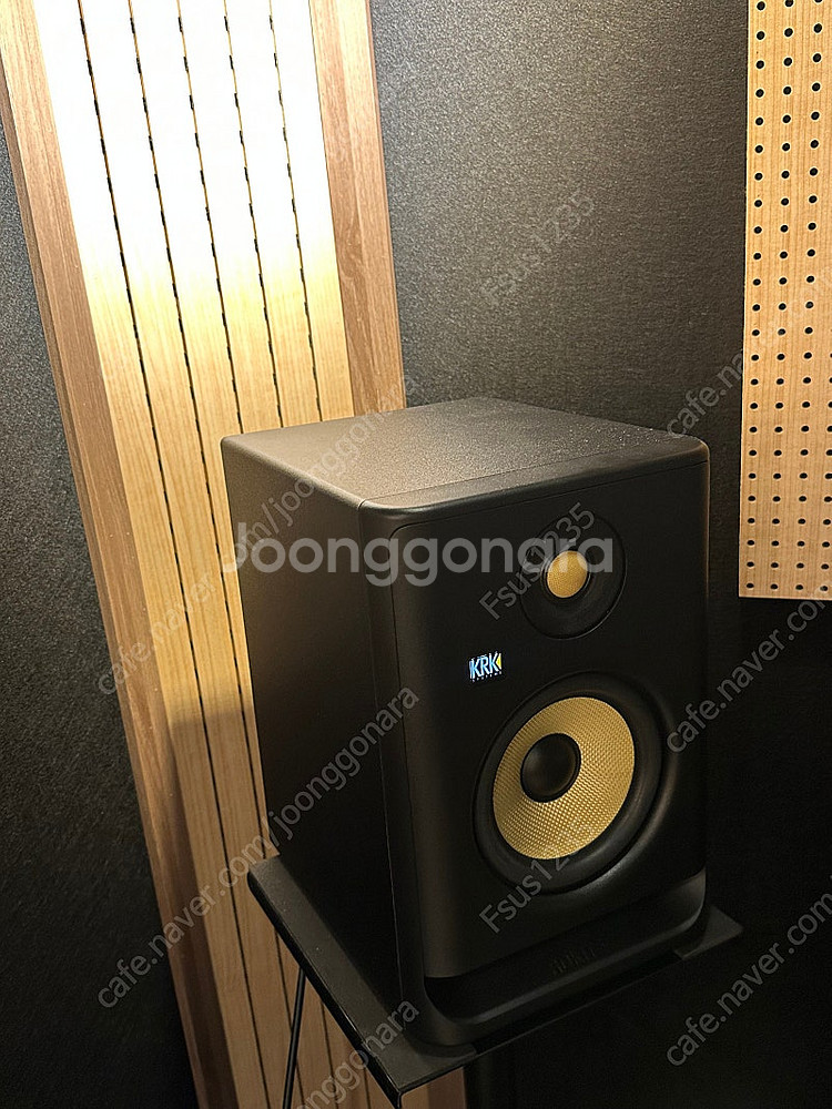 KRK Rokit 5 G4--4