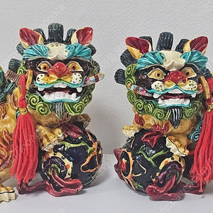 여러가지 장식물-코끼리와 돼지 장식물/악기연주하는 사람/호롱불/강아지모형/인테리어 하기 좋은 전화기/스탠드/스파이더맨 저금통 외 판매