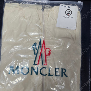 몽클 화이트 후드재킷 베이지