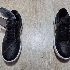 나이키 에어 조던1 로우 골프화 검정색상 235mm 240mm 박스없는 새제품 45000원(택배비포함,리유저블백M포함)