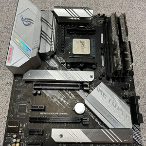 5700x3d + b550-a Strix + 지스킬 16GB CL14 3200 보드셋 팝니다.
