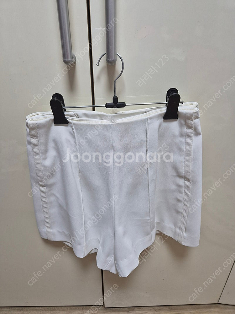 치유의옷장 필수반바지 화이트 핀턱쇼츠 정장반바지--2