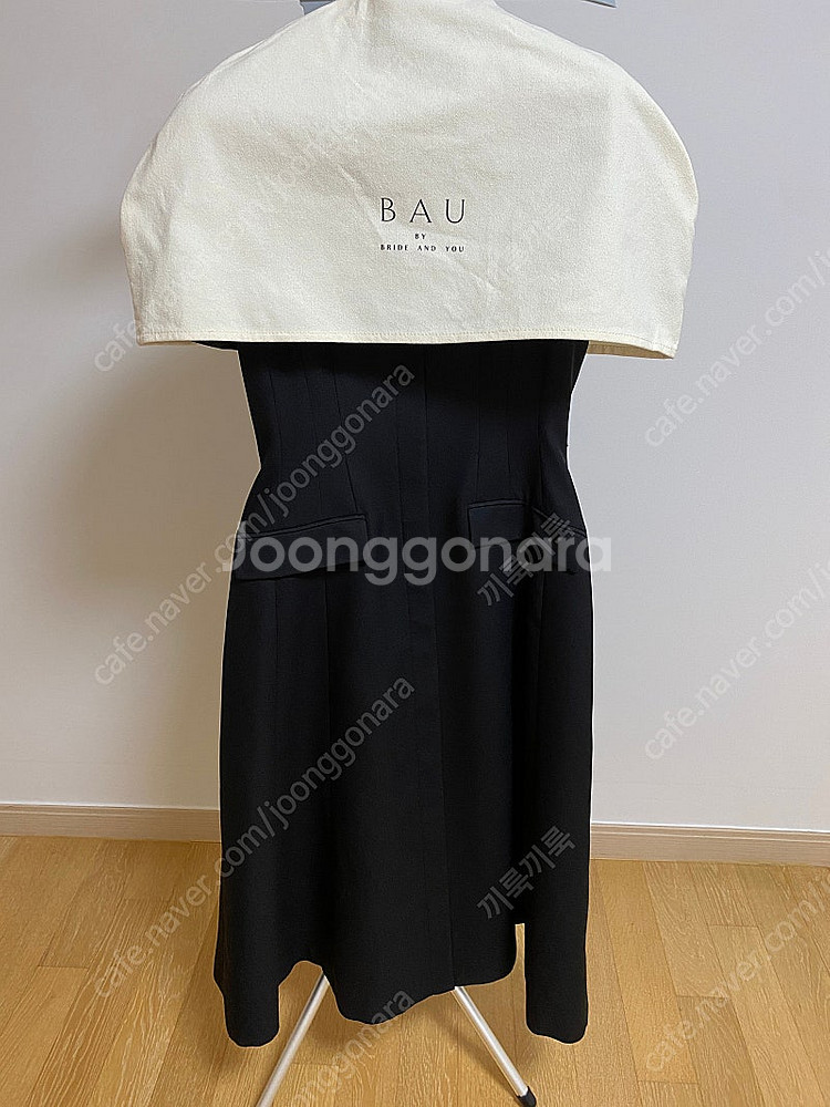 bau 브라이드앤유 아가타 노치드 숏 슬리브 드레스 A...--2