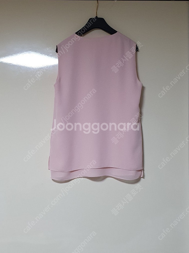 구호 KUHO 19 브이넥 슬리브리스 블라우스 핑크 (...--4