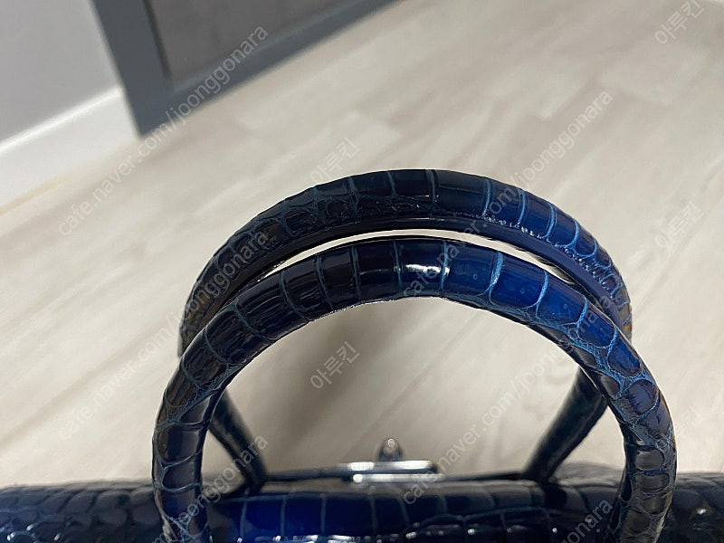 호미가 악어백 팝니다. 이미지