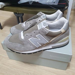 뉴발란스 996 그레이 u996gr made in usa 메이드 u996. 991 992 993 990 860 2002 1906