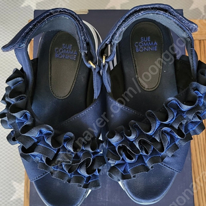 슈콤마보니샌들