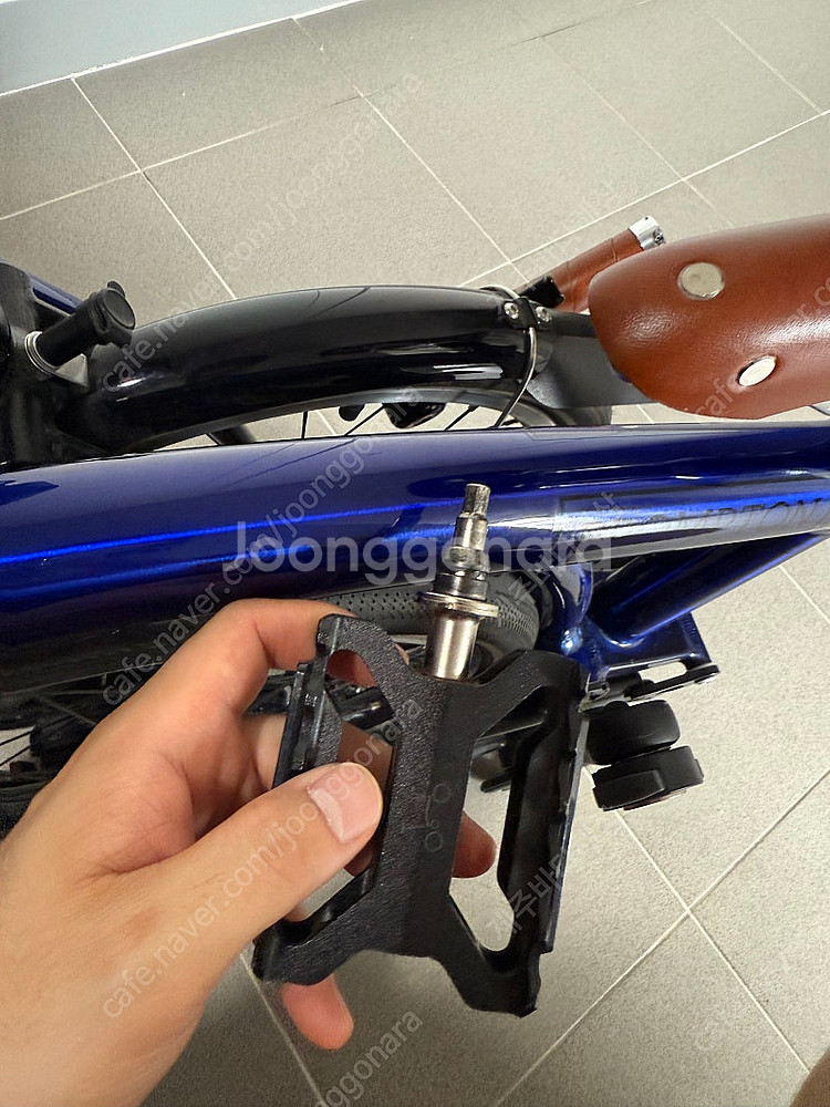 브롬톤 24년 p라인 4단 볼트블루라커 산바디정품 팝니...--8