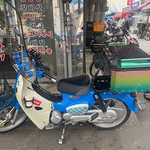 23년식 슈퍼커브 팝니다.2300키로