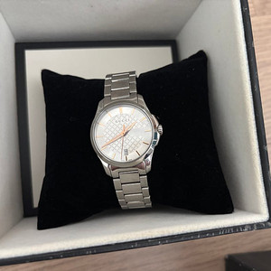 상태최상 구찌 G타임리스 골드핸즈 메탈 여성시계 126.5 28mm