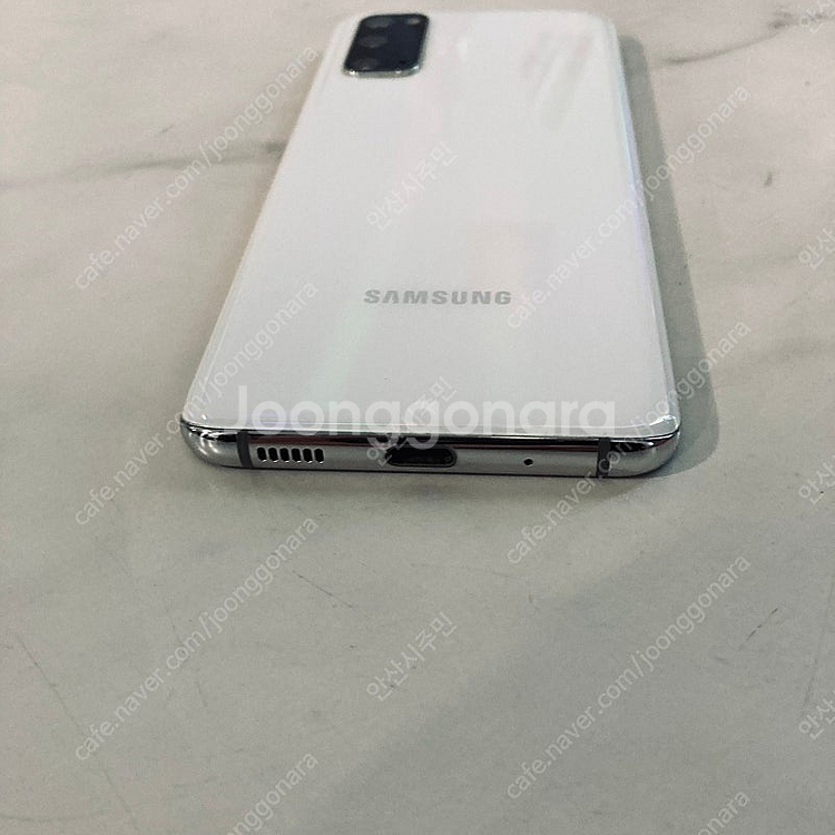 갤럭시 S20 화이트 128기가 액정깨끗! 매우깨끗! 12만원 판매합니다--2