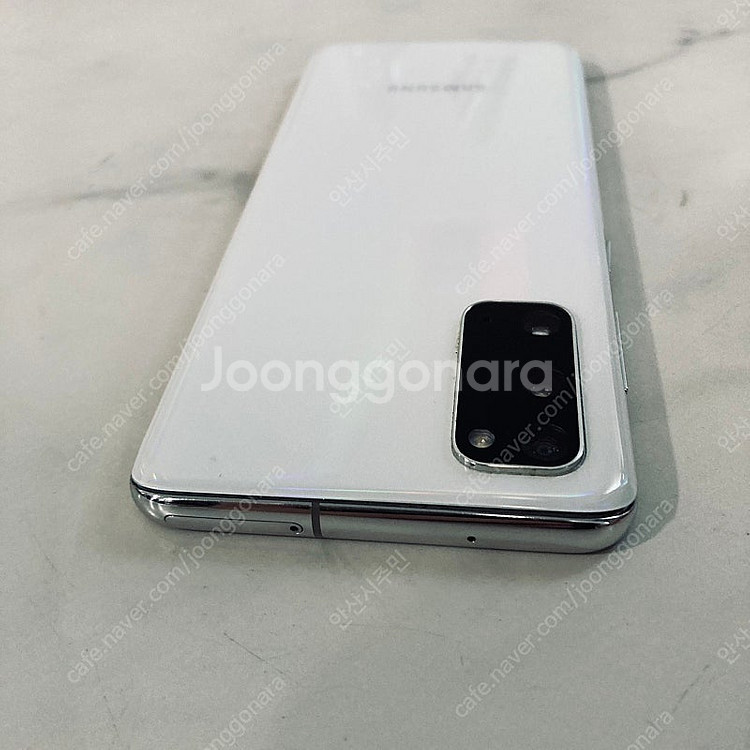 갤럭시 S20 화이트 128기가 액정깨끗! 매우깨끗! 12만원 판매합니다--3