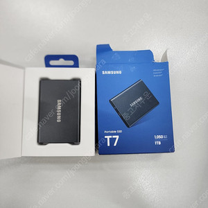 삼성전자 포터블 SSD T7 1TB 그레이 9만원에 판매합니다.