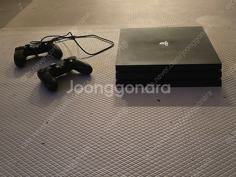 ps4 pro 872.8gb 중고 판매합니다! 패드 2...--0