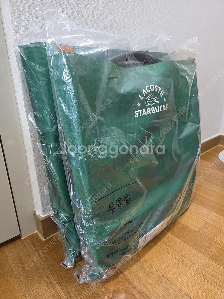 스타벅스 라코스테 폴딩체어 미사용 새제품 초록 입니다--0