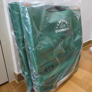 스타벅스 라코스테 폴딩체어 미사용 새제품 초록 입니다