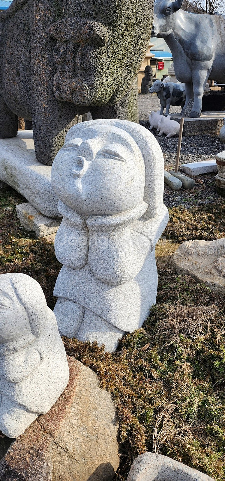 대형 소녀상--1