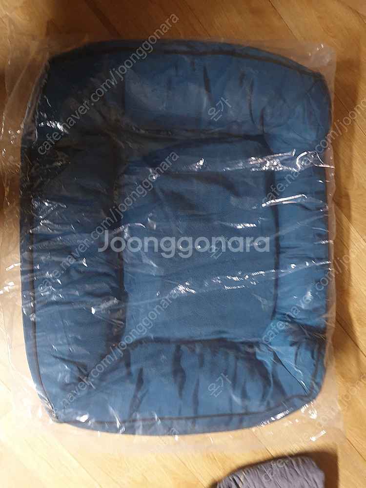애견 쿨링 대형방석겸 침대 저울식기 팝니다--0