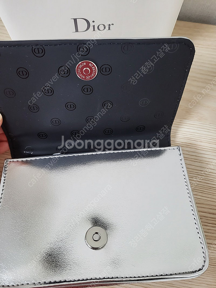 정품) 새상품 디올 은색 미니 파우치 (코스메틱)--3