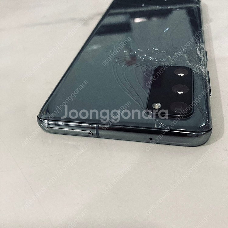 갤럭시 S20 그레이 128기가 8만5천원 판매합니다!--3