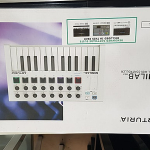 AKAI MPK mini MIDI 컨트롤러