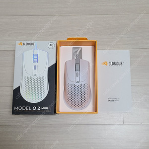 글로리어스 MODEL O 2 Mini 유선 게이밍 마우스 화이트