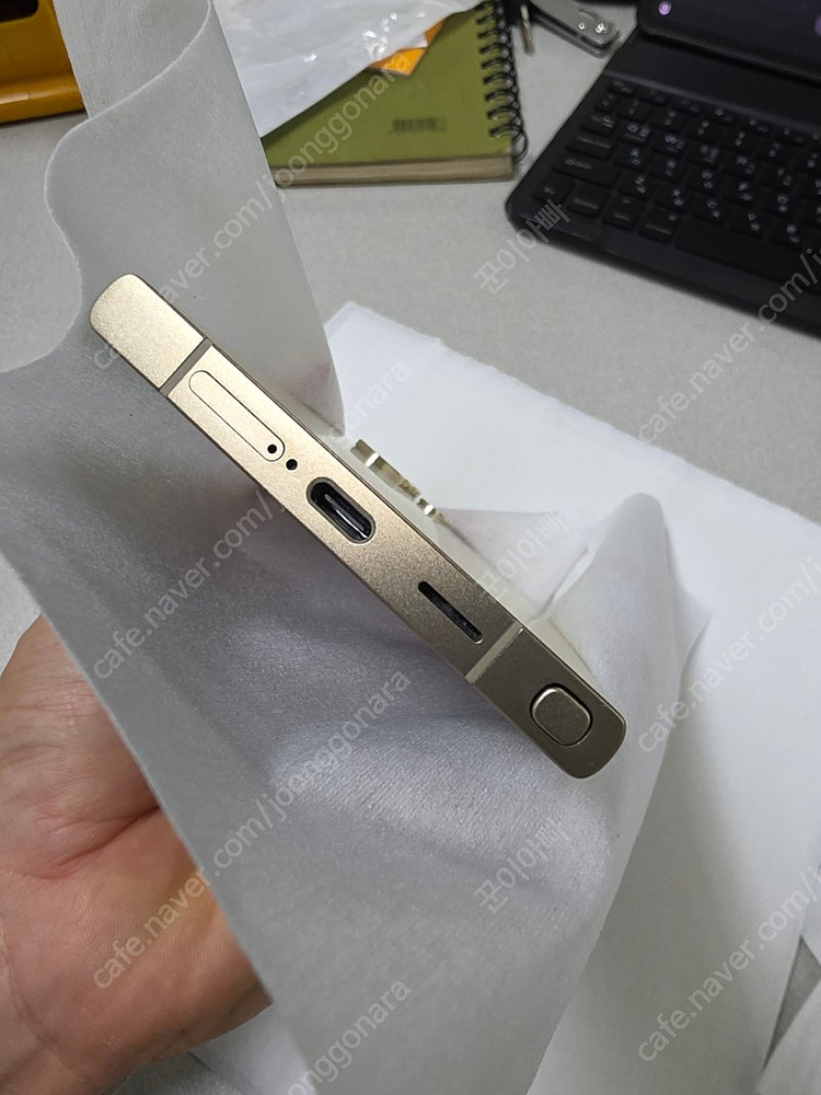 갤럭시S24울트라 256G 티타늄옐로우 팝니다.--2