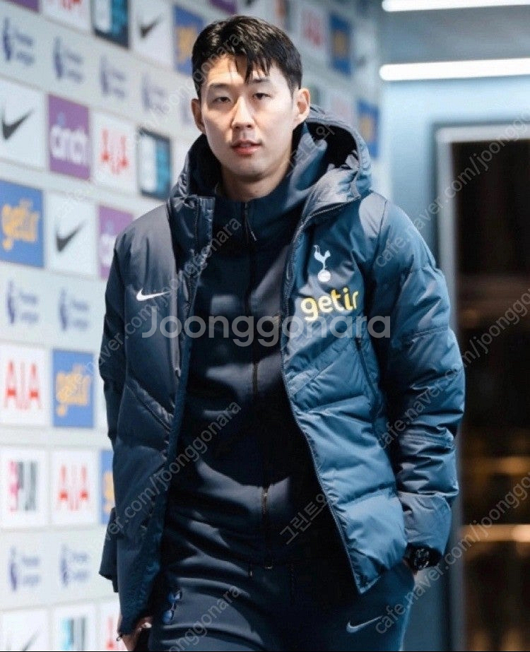 (새상품) 23/24시즌 토트넘 네이비 패딩--3