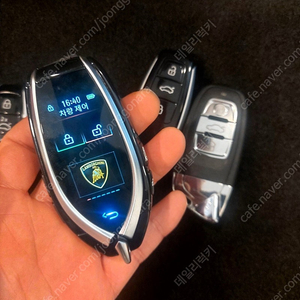 람보르기니 고성능 SUV 우루스 모든연식 자동차키를 최신형 람보르기니 전용 타입 LCD 액정 디지털키로 업그레이드 전환 제작 편리한 근접도어, 차량제어 기능 활성화 추가 작업