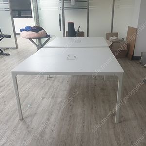이케아 대형 테이블 1개 팝니다 (책상,작업대,사무실,공부방)