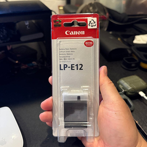 캐논 LP-E12 미개봉 새거 판매합니다.