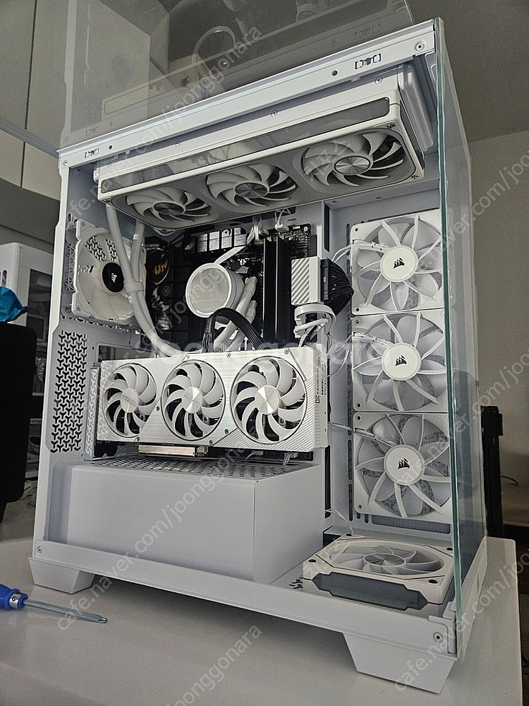 7800x3d rtx5070ti 화이트 본체--0