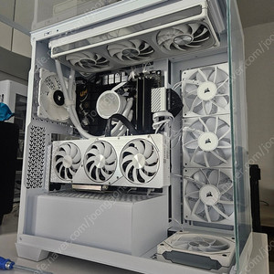 7800x3d rtx5070ti 화이트 본체