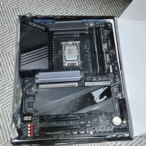 13600kf,z790어엘,하이닉스언락A다이 세트판매 cpu : 인텔 i5-13600kf 메인보드 : 기가바이트 z790 어로스엘리트 rev1.1 램 : 클레브 5600 하이닉스