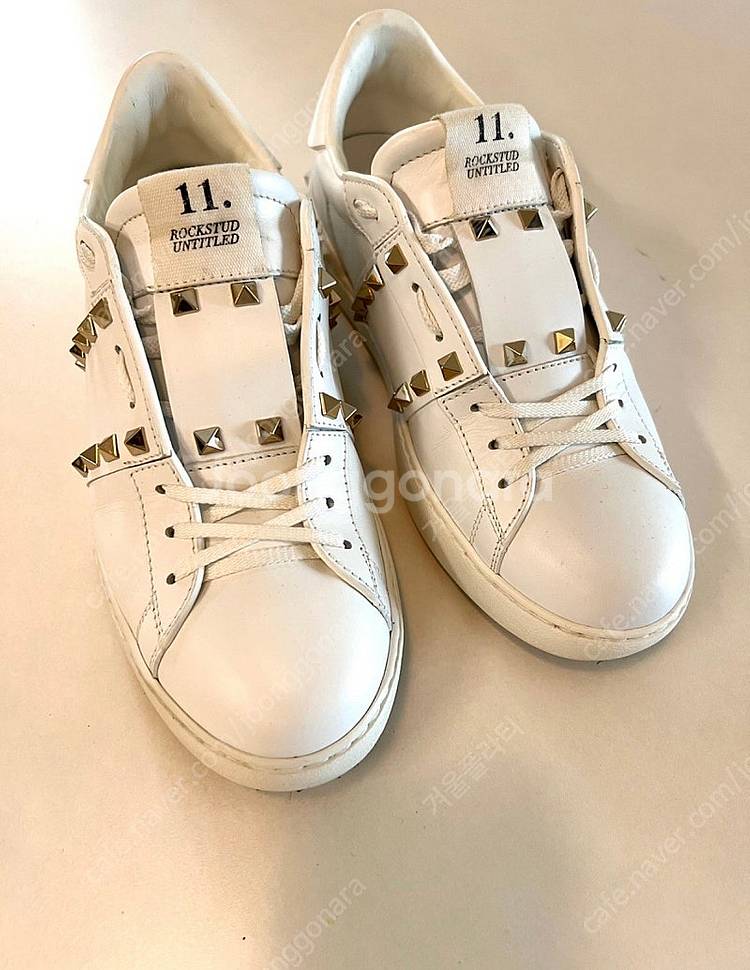 발렌티노 남성 락스터드 언타이틀 스니커즈 39사이즈--0