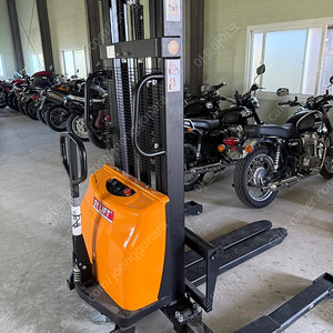 SYLIFT SEF-1525W 확장형 전동 스태커 팝니다.