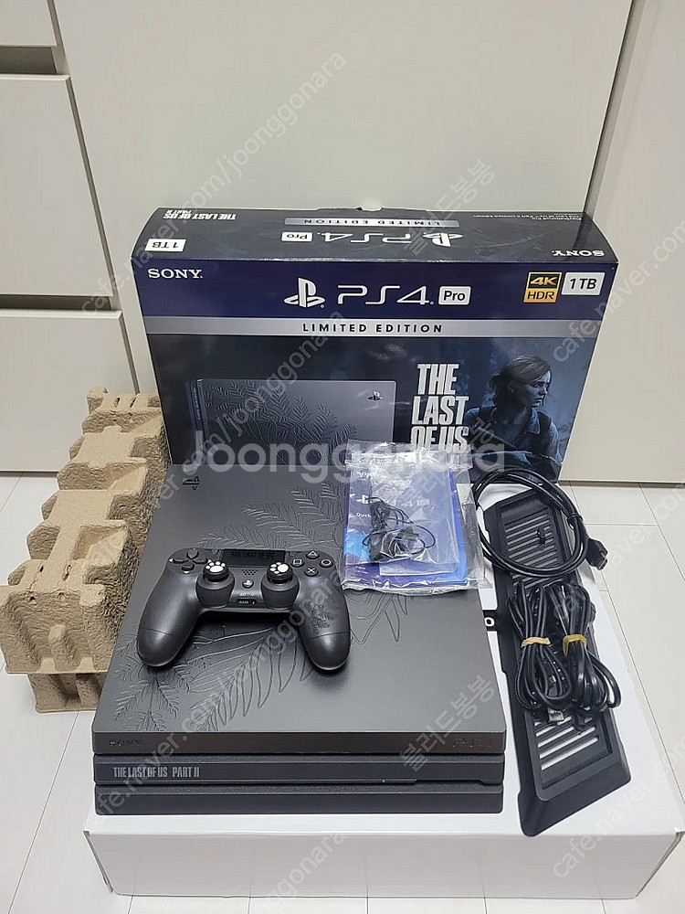PS4 프로 라스트 오브 어스2 리미티드 에디션 팝니다...--0