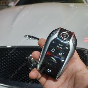 [판매] 재규어 XE, XF, XJL, E페이스, F페이스 모든연식 자동차키를 최신형 LCD 풀터치 스크린 디지털키로 업그레이드 전환 제작 제조사 재규어 로고 맞춤형 이식 개조