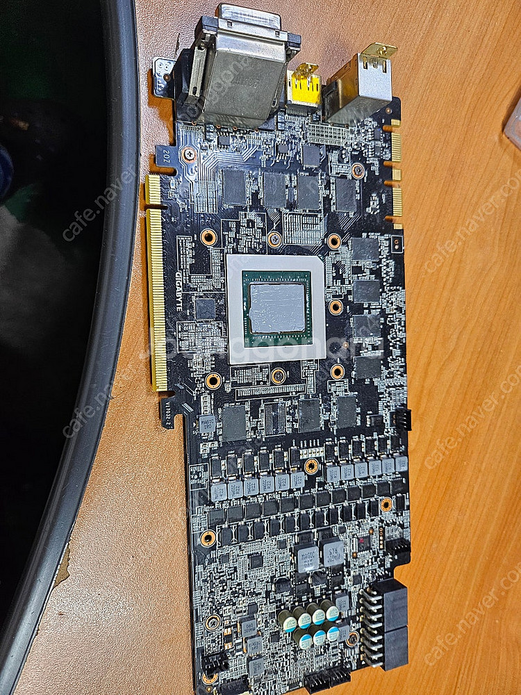 기가바이트 어로스 익스트림 1080ti 팝니다--6