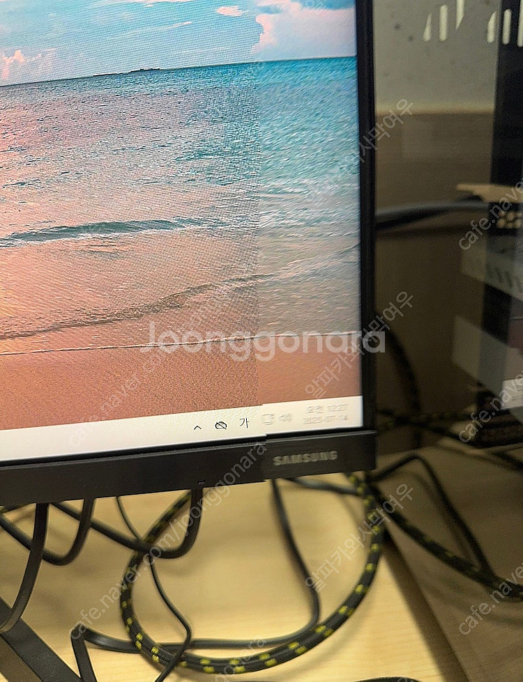 사무용 컴퓨터 2대 모니터 3개--3