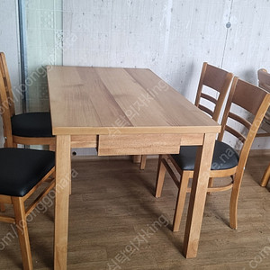 식당용 업소용 베트남산 식탁 수저통포함 14조 있음 식탁금액임