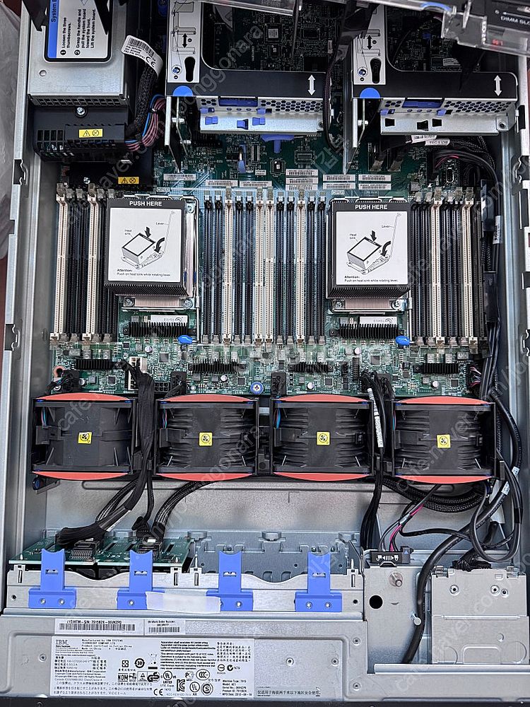 IBM SYSTEM x3650 M4 2U 2.5" 8베...--2