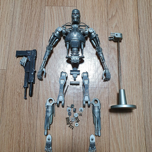 1:6 12인치 신세기합금 터미네이터 T-800 엔도 스켈레톤 메탈 피규어 부분 도색 하체 파손품 라이플 고정대 포함 택포