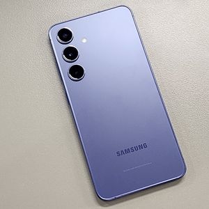 갤럭시 S24 퍼플 24년 6월개통 액정무기스 무잔상 깨끗한폰 48만에판매합니다