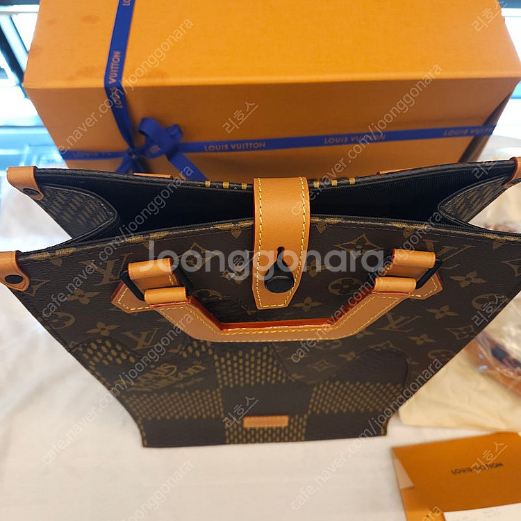 루이비통가방 한정판 니고 삭플라 크로스백 토트백 보증서...--2