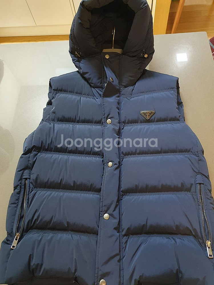 [54] 프라다 후드패딩조끼(나일론 구스다운) 판매--0