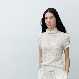 레이스 Crinkle Back-Open Turtleneck Top_Cream 크링클 백오픈 터틀넥 탑 크림 아이보리