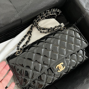 샤넬 클래식 미듐(페이던트)